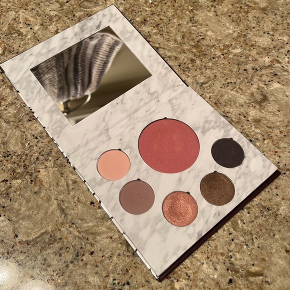 Fitglow Softness Palette - Picture 1 of 4